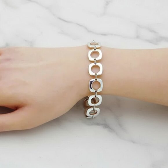 Vintage Tiffany & Co. Sterling Silver Cushion Square Link Toggle Bracelet - Picture 4 of 10